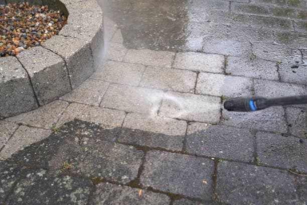 Blog post Best Concrete Cleaning Solutions That Work in Cold Temperatures image